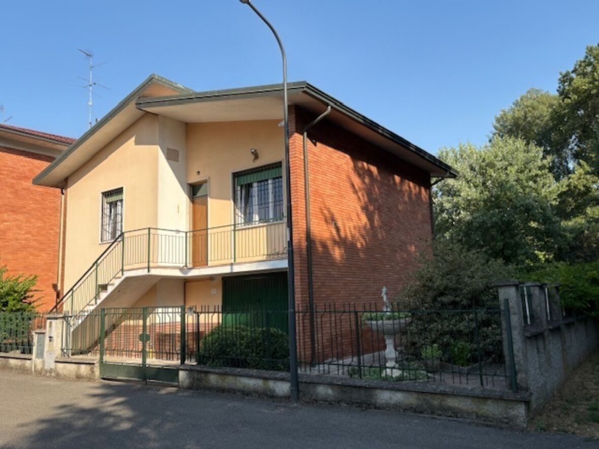 Stanza in villetta Via Julia 24