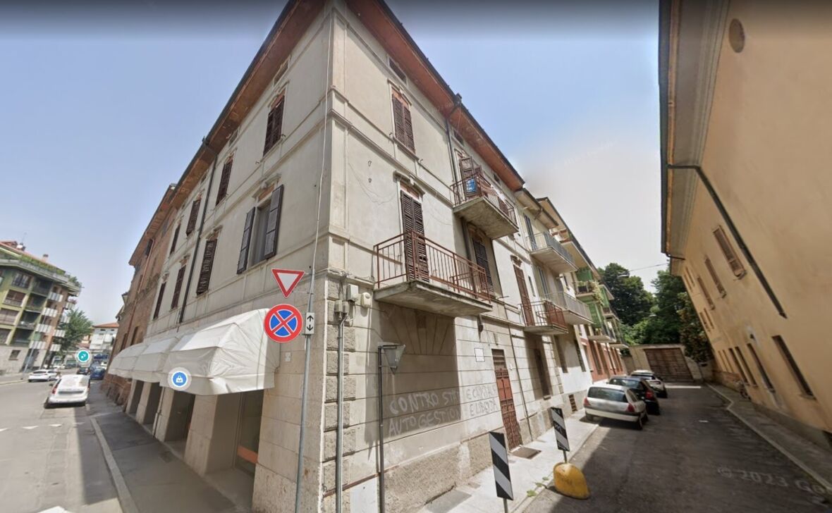 Stanza in appartamento Via Versecchi 4